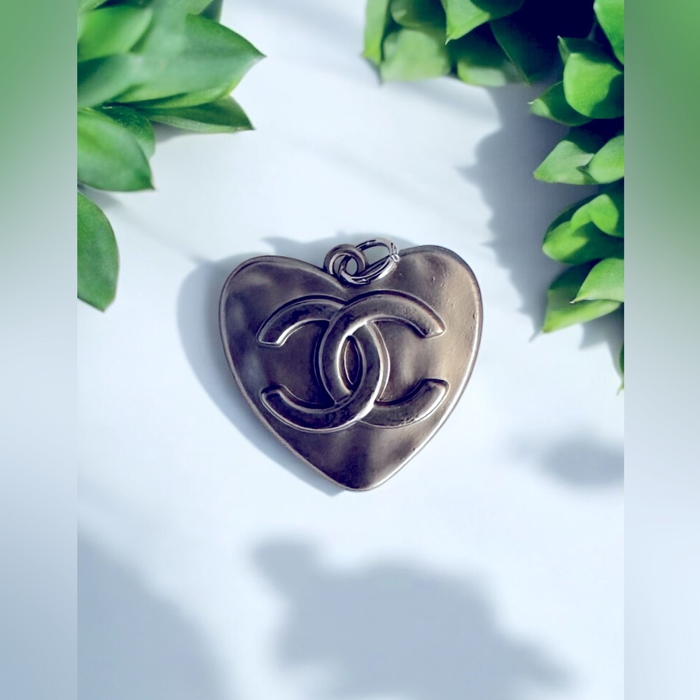 Silver  Heart Stamped Pendant Zipperpull